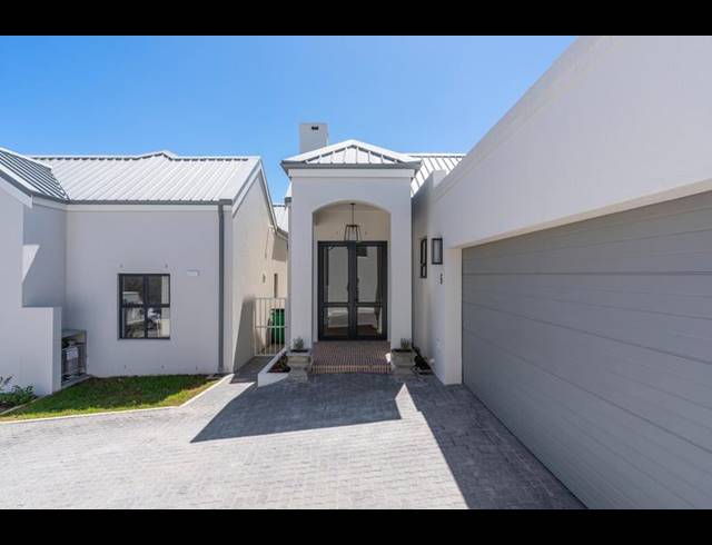 2 BEDROOM PROPERTY TO RENT IN CONSTANTIA
